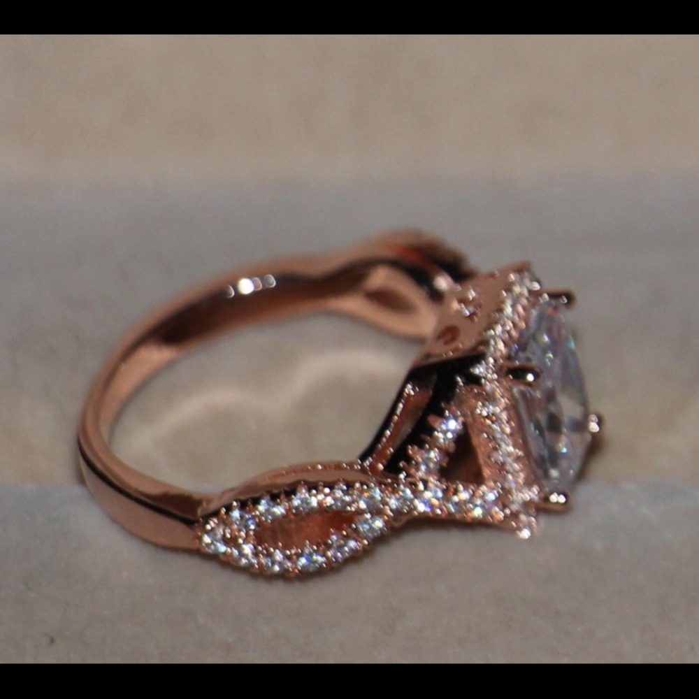 5⭐️’sVictoria Wieck Rose Gold 3ct Cushion Cut Ring - Picture 7 of 8